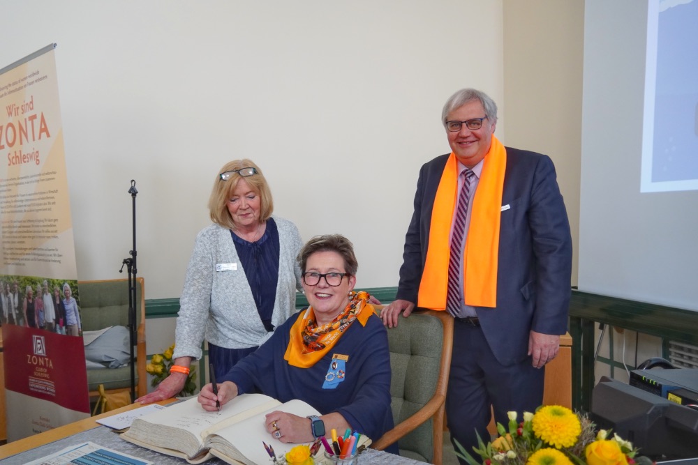 Charter Zeremonie - Stephan Dose, Ute Scholz, Karin Petersen-Nißen